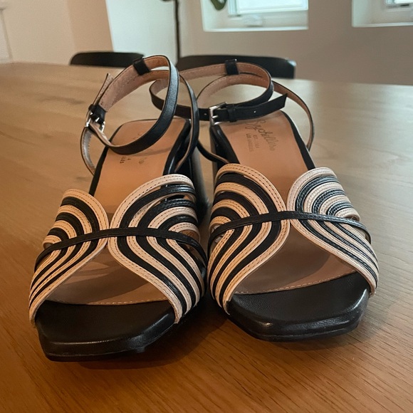 Seychelles Tender Sandals - Beige/Cream and Black - NWOT - Picture 8 of 8